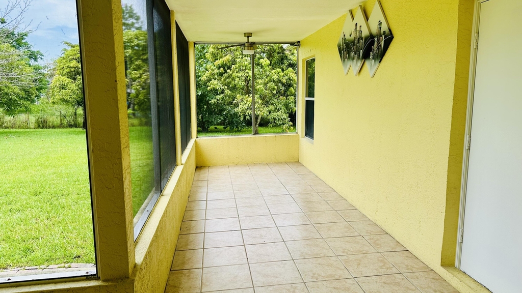 16611 68th Street N - Photo 33