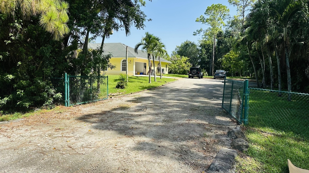 16611 68th Street N - Photo 41