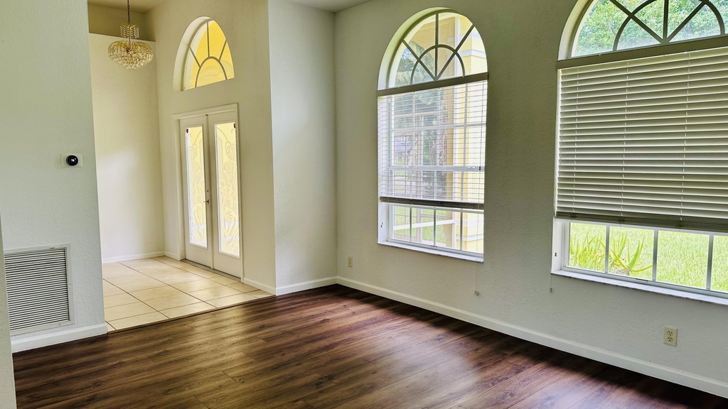 16611 68th Street N - Photo 7