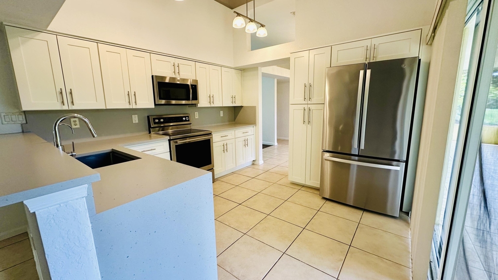 16611 68th Street N - Photo 16