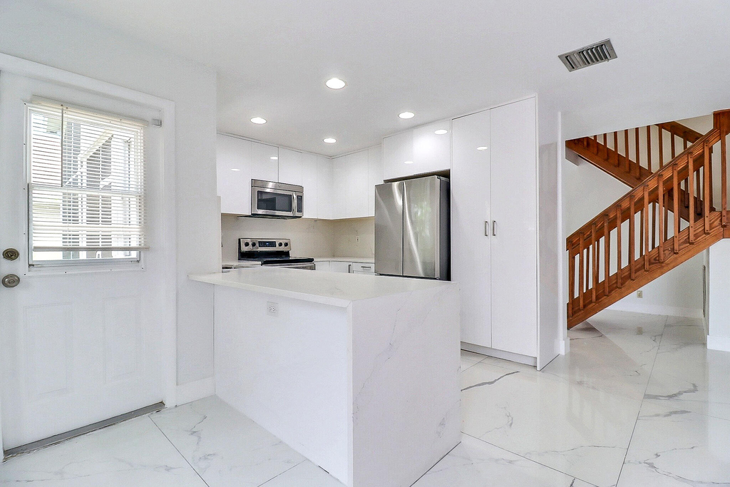 9401 Aegean Drive - Photo 5