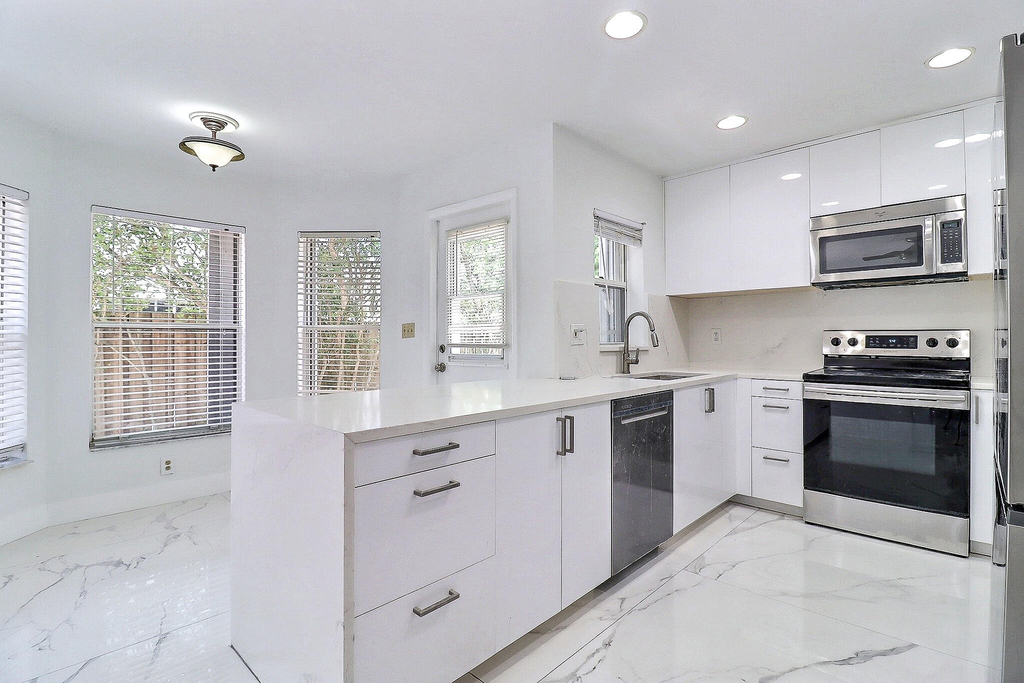 9401 Aegean Drive - Photo 4