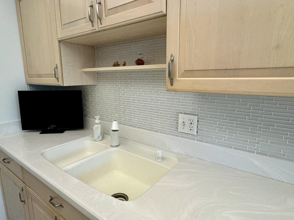 799 Jeffery Street - Photo 8