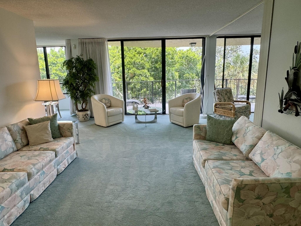 799 Jeffery Street - Photo 2