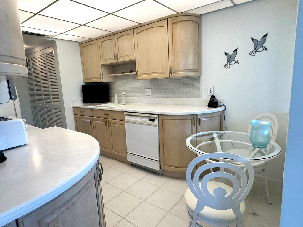 799 Jeffery Street - Photo 7