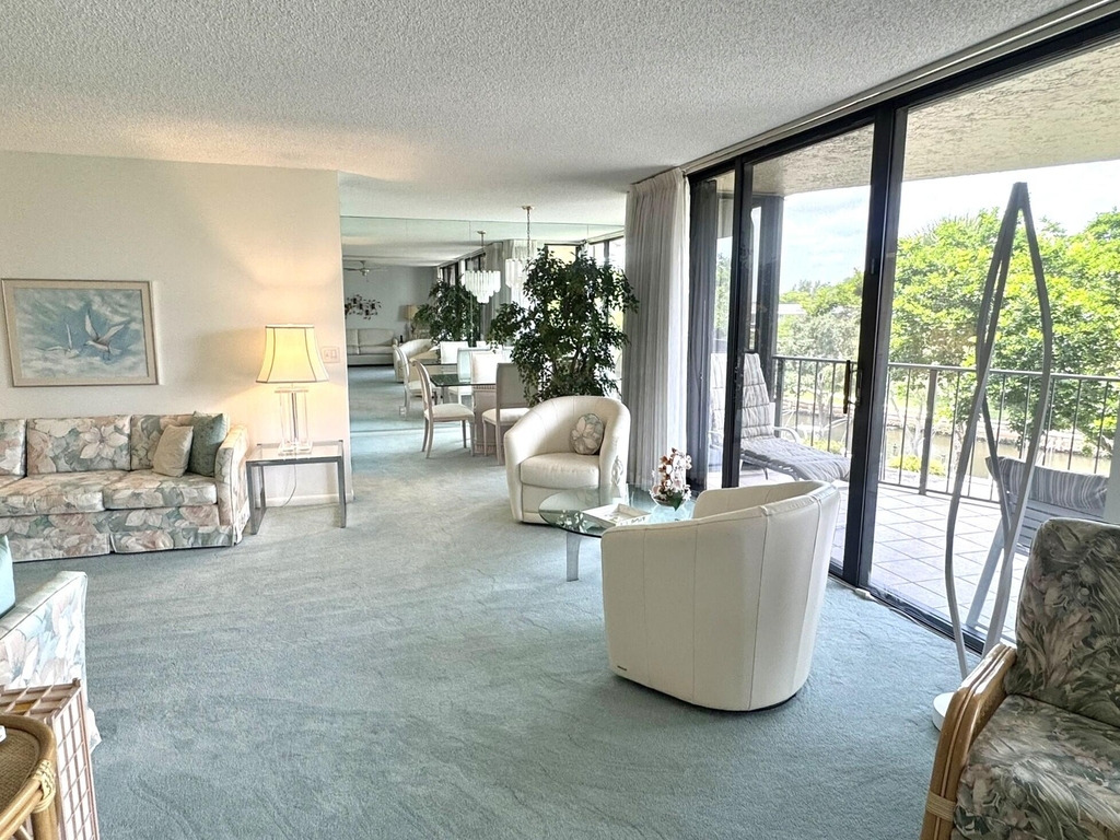 799 Jeffery Street - Photo 3