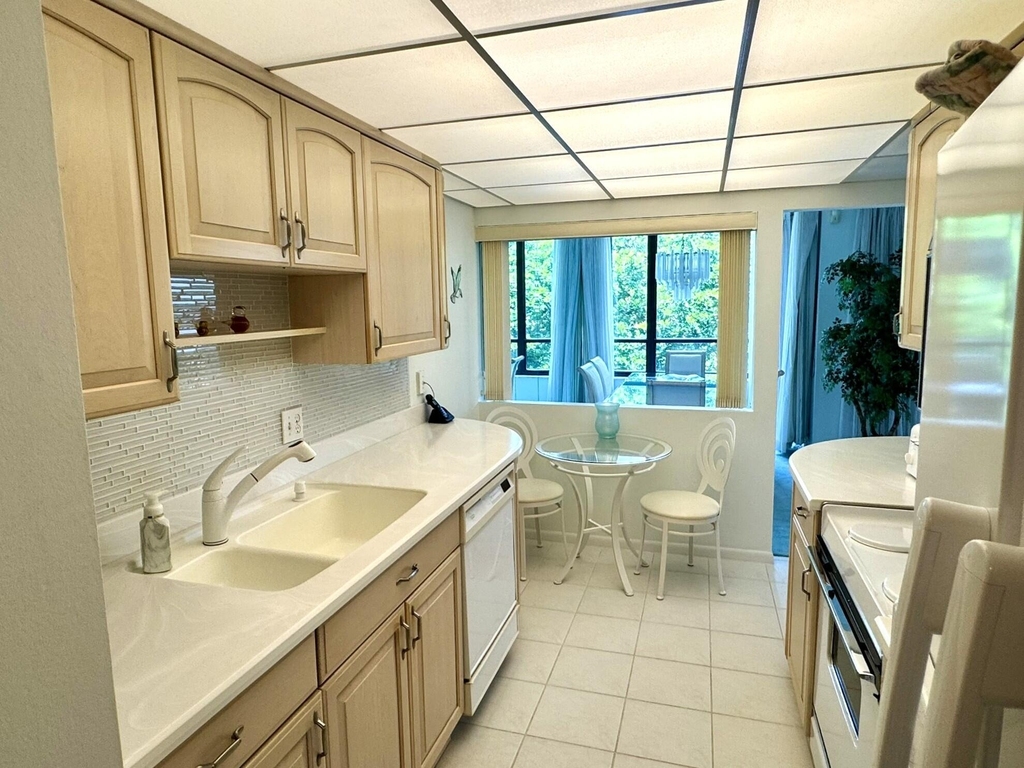 799 Jeffery Street - Photo 5