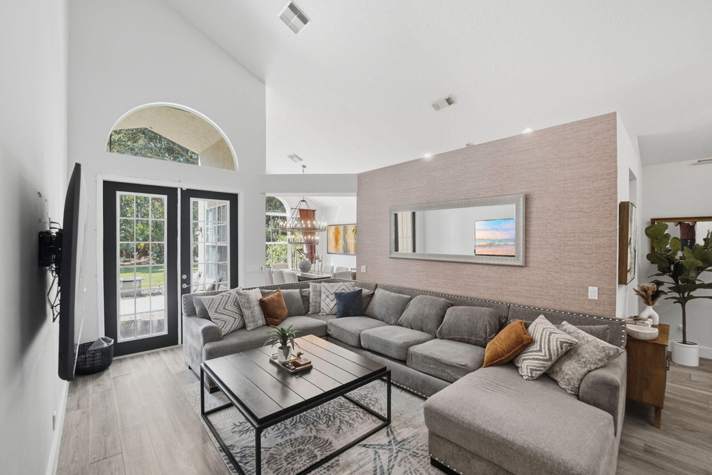 609 Sw St Thomas Cove - Photo 2