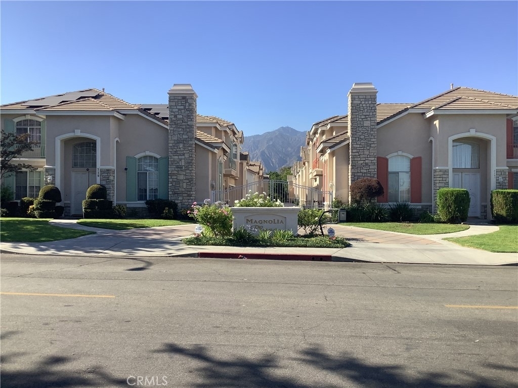 719 Fairview - Photo 0