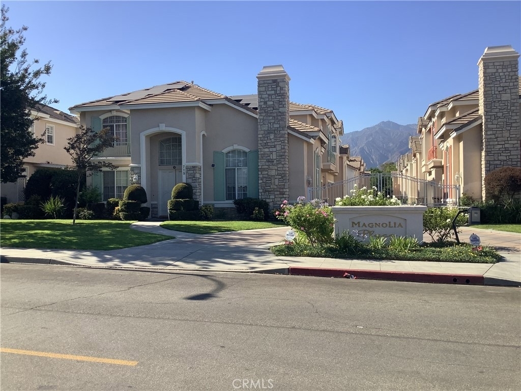 719 Fairview - Photo 1
