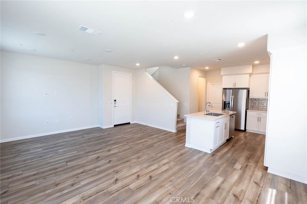 401 Verna St - Photo 2