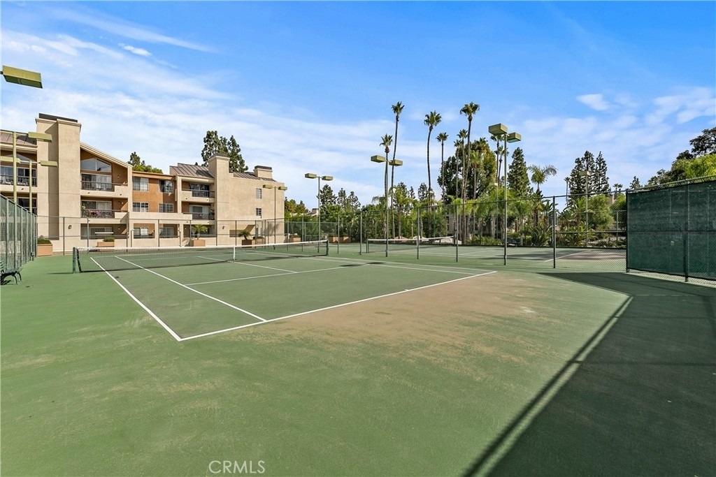 5500 Owensmouth Avenue - Photo 19
