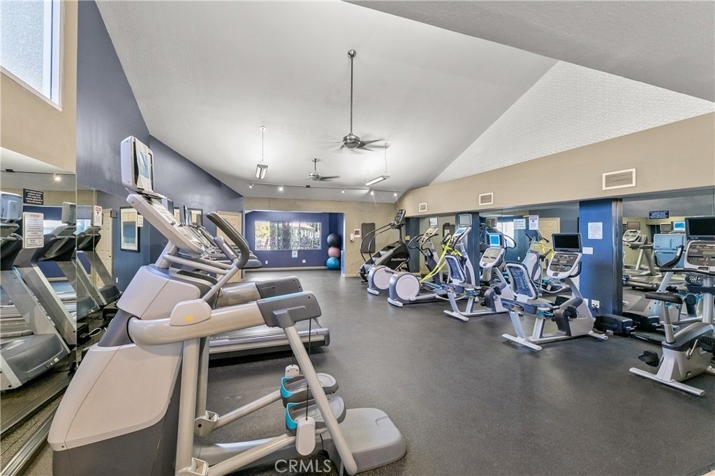 5500 Owensmouth Avenue - Photo 20