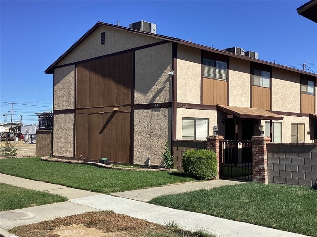 44652 Beech Avenue - Photo 0