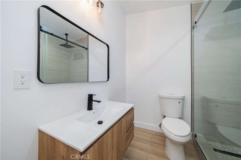 22926 Leadwell Street - Photo 9
