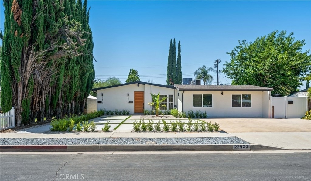 22926 Leadwell Street - Photo 0