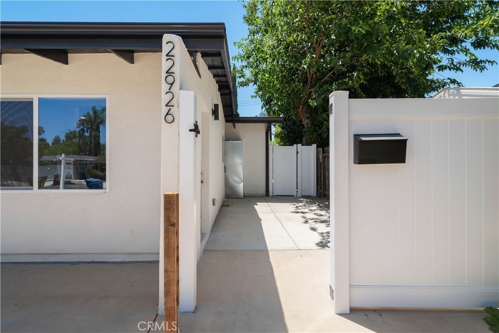 22926 Leadwell Street - Photo 2