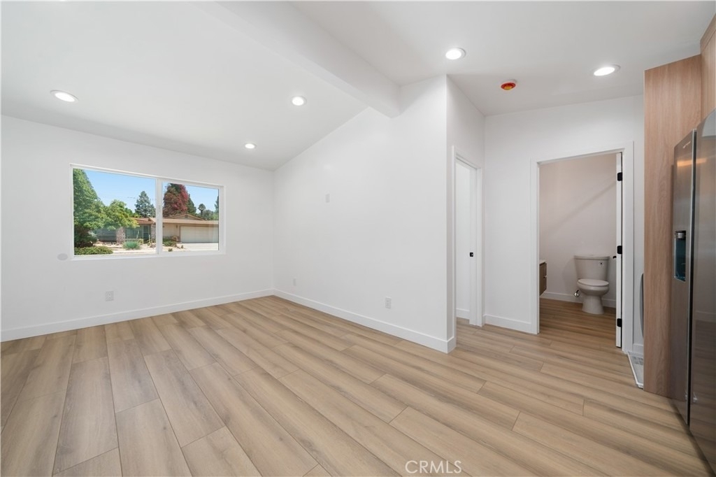 22926 Leadwell Street - Photo 4