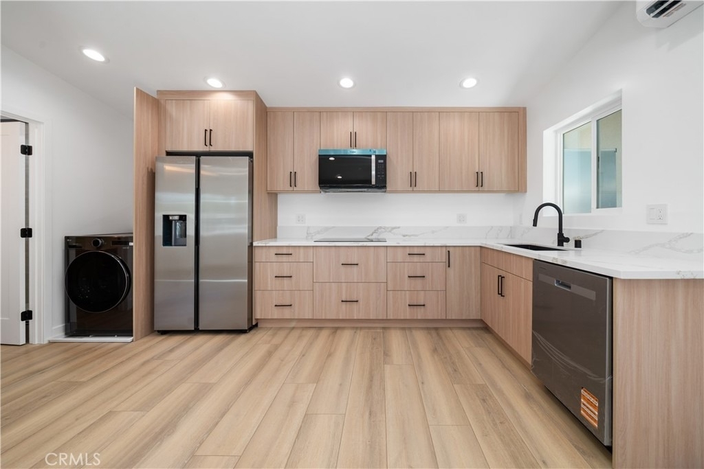 22926 Leadwell Street - Photo 6