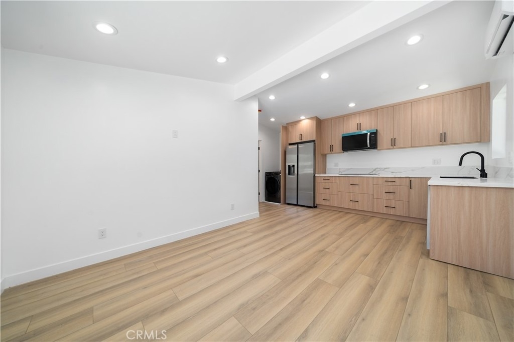 22926 Leadwell Street - Photo 5