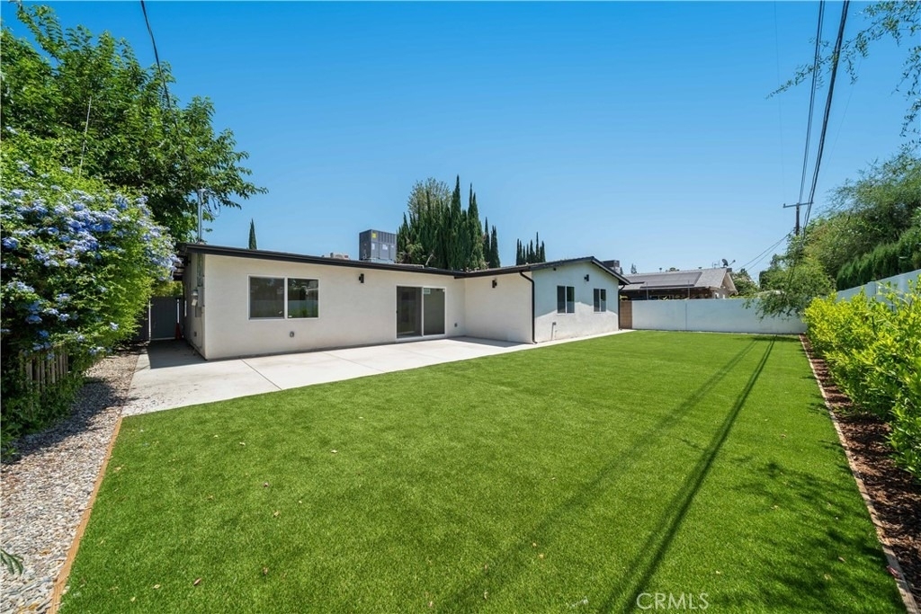 22928 Leadwell Street - Photo 25