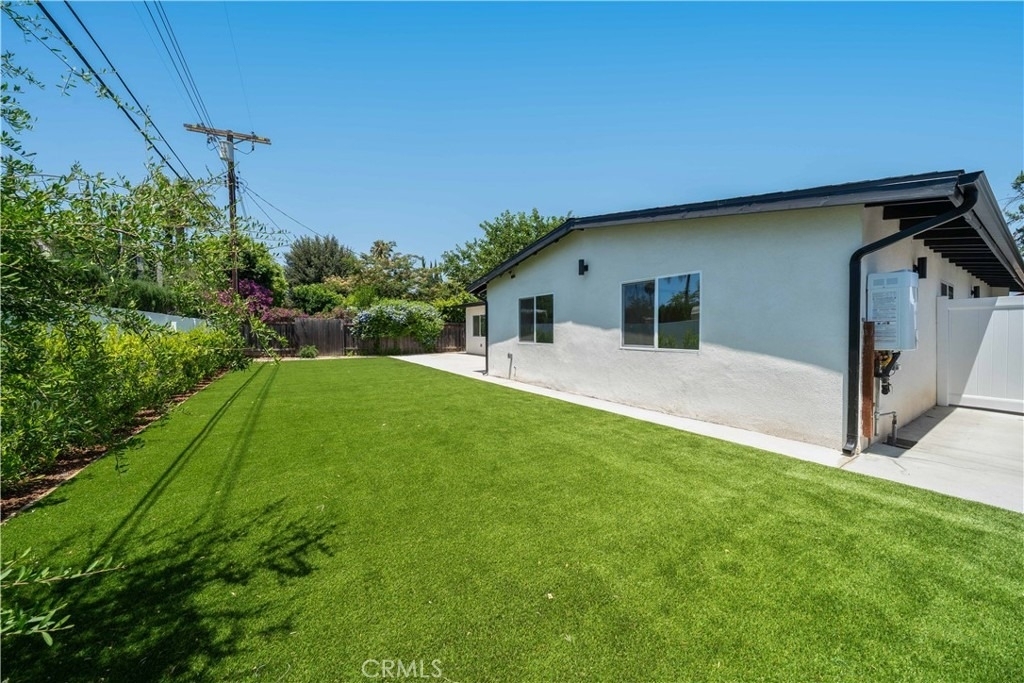 22928 Leadwell Street - Photo 26