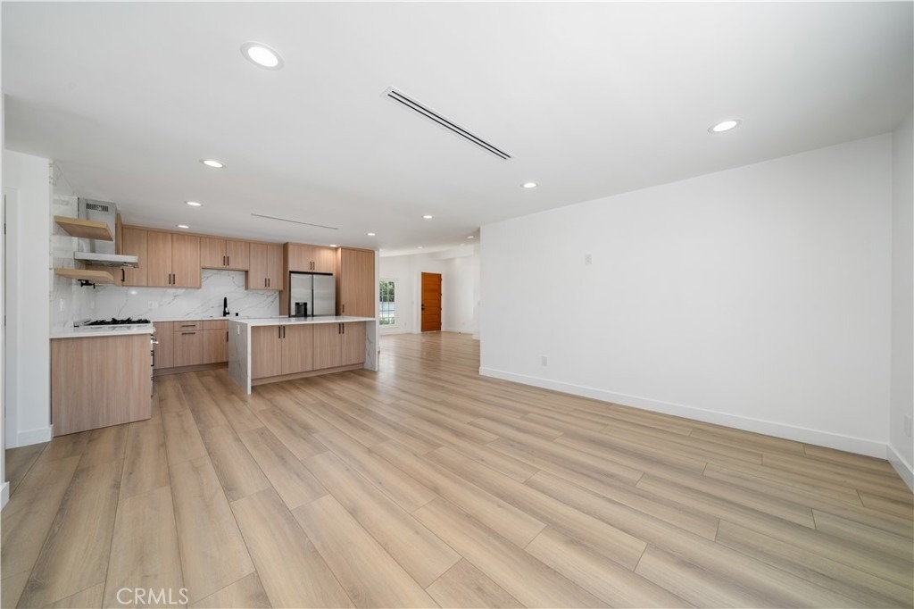22928 Leadwell Street - Photo 9