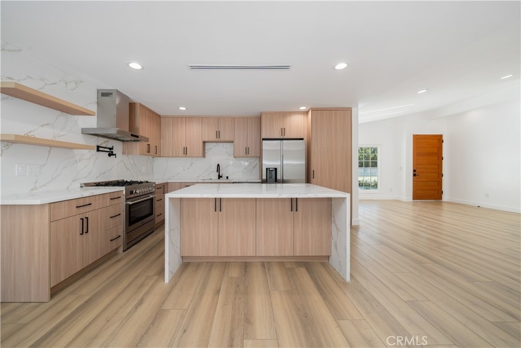 22928 Leadwell Street - Photo 10