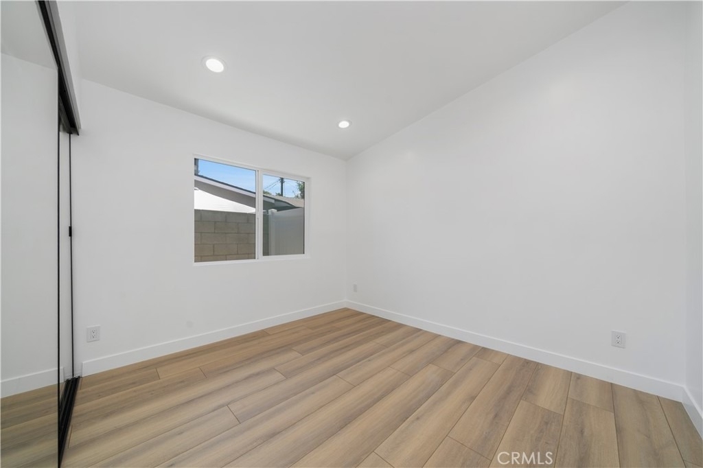 22928 Leadwell Street - Photo 12