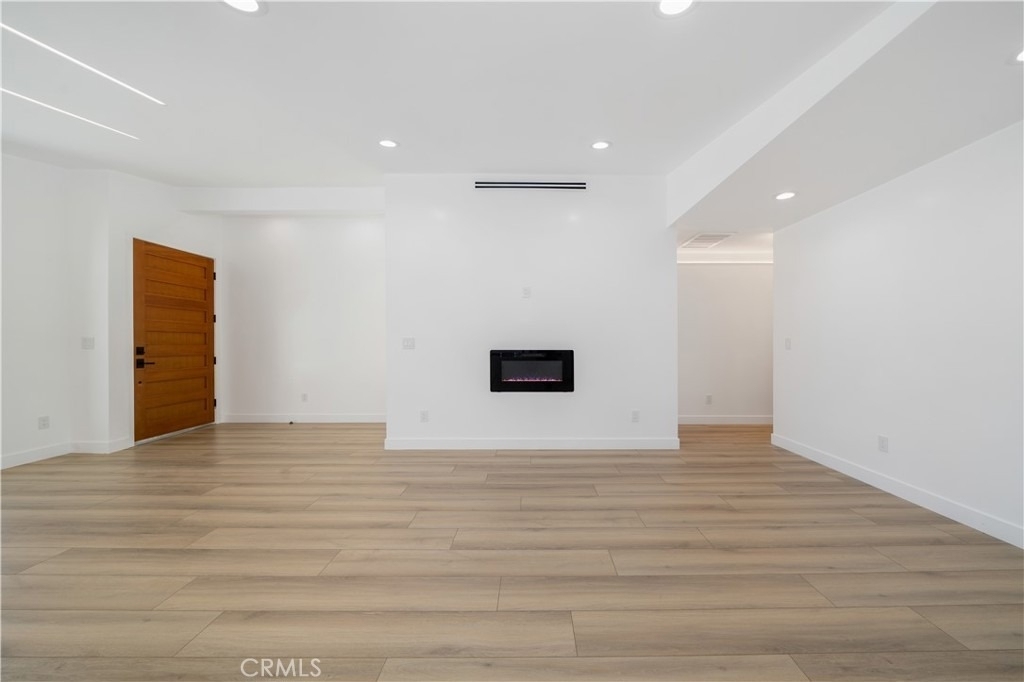 22928 Leadwell Street - Photo 5