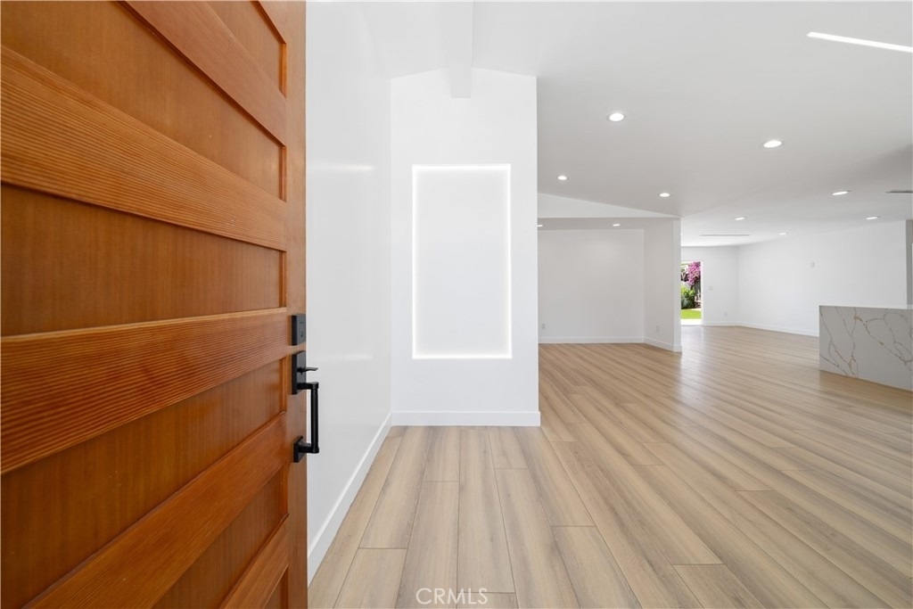 22928 Leadwell Street - Photo 2