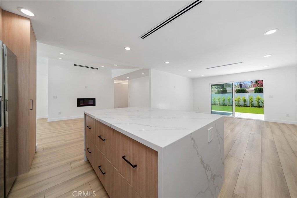 22928 Leadwell Street - Photo 19