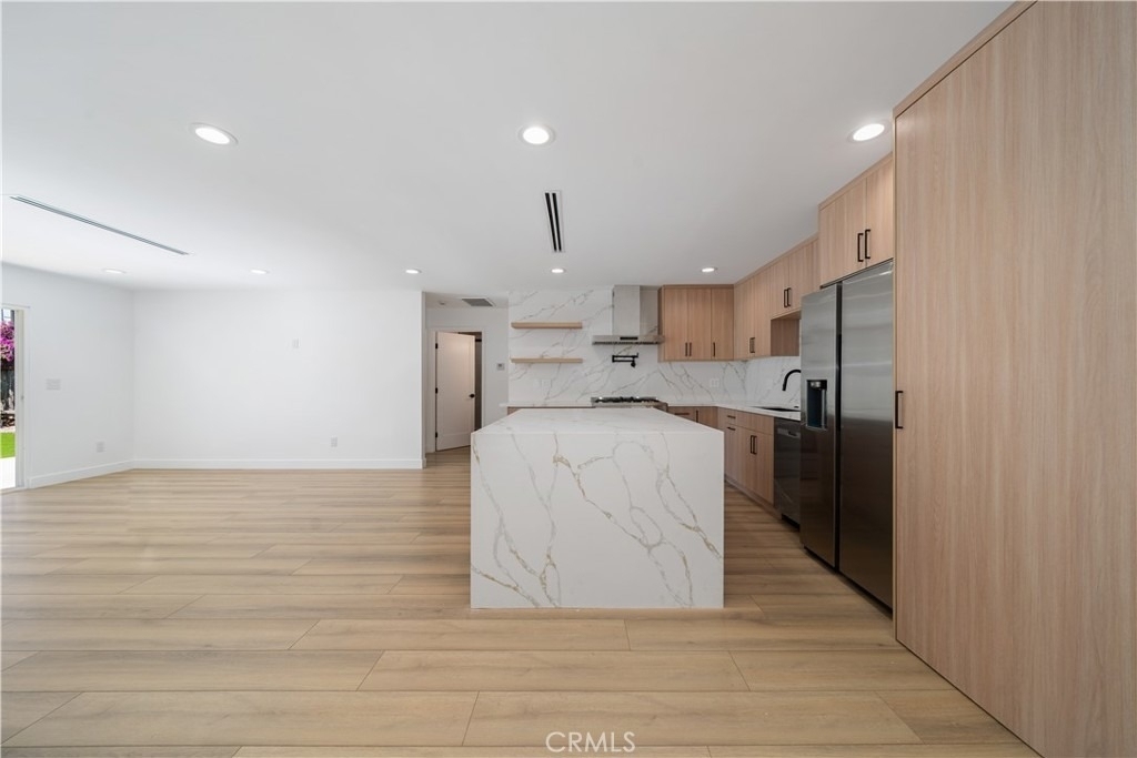 22928 Leadwell Street - Photo 7