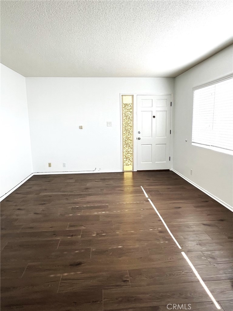 1443 W 9th Street - Photo 5