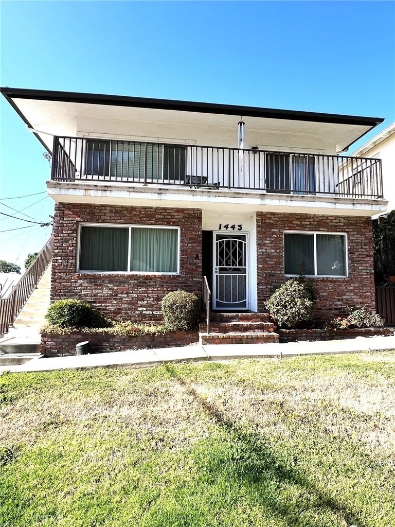 1443 W 9th Street - Photo 2
