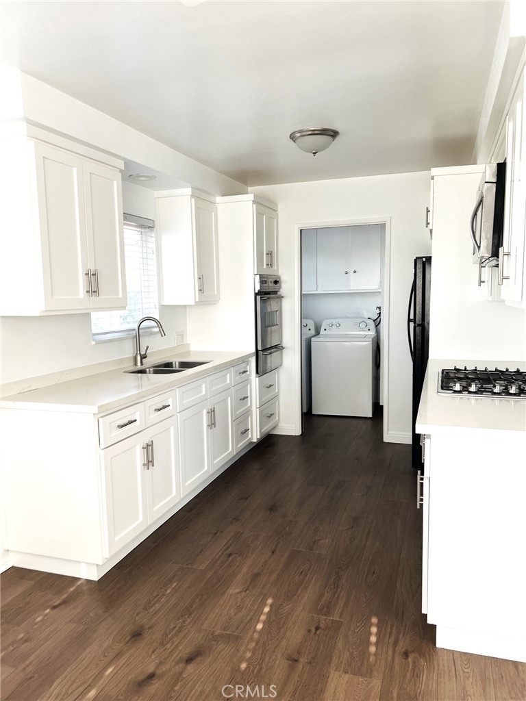 1443 W 9th Street - Photo 6
