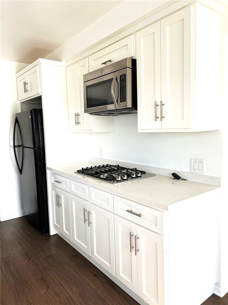 1443 W 9th Street - Photo 7