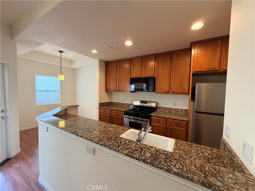 1323 Post Ave - Photo 0
