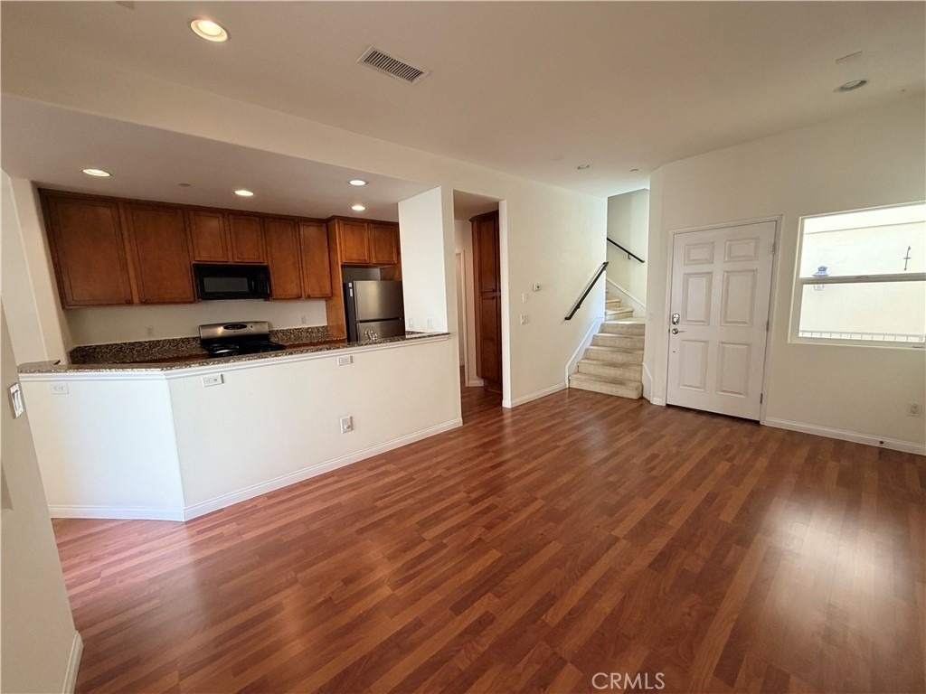 1323 Post Ave - Photo 1