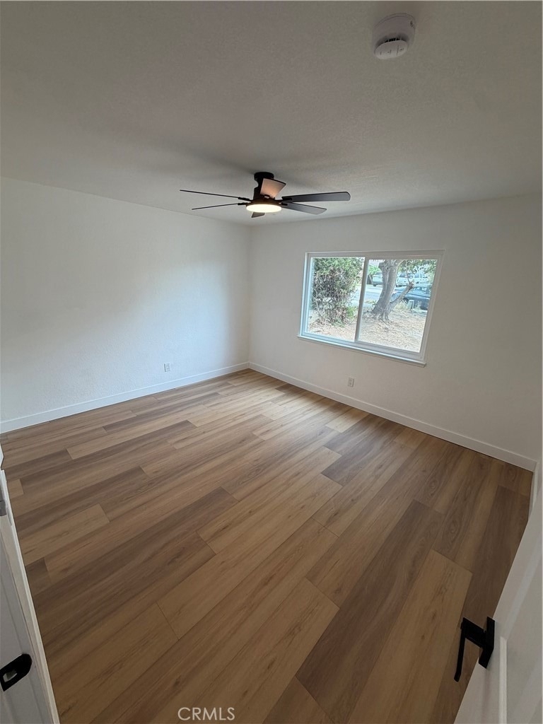 527 W 10th - Photo 5