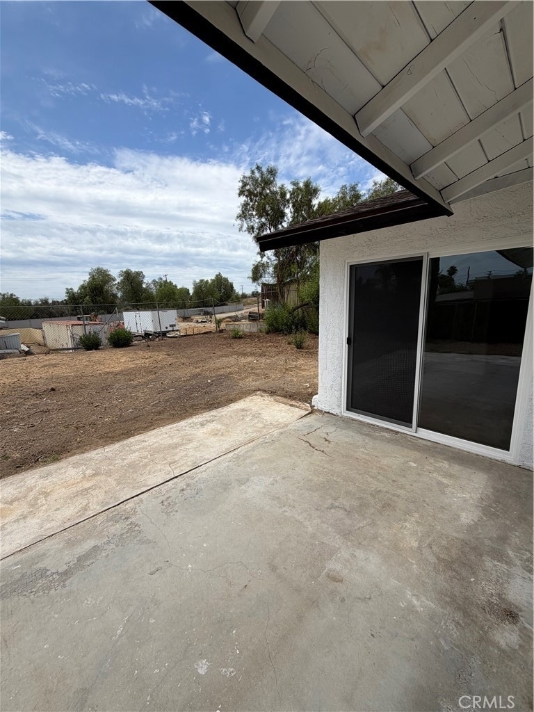 527 W 10th - Photo 12