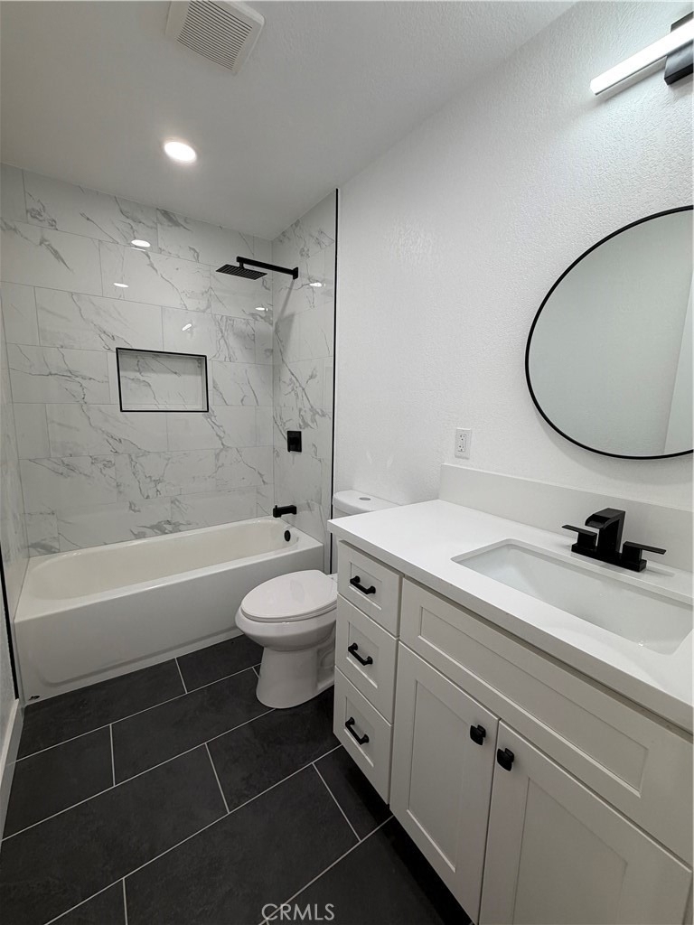 527 W 10th - Photo 6