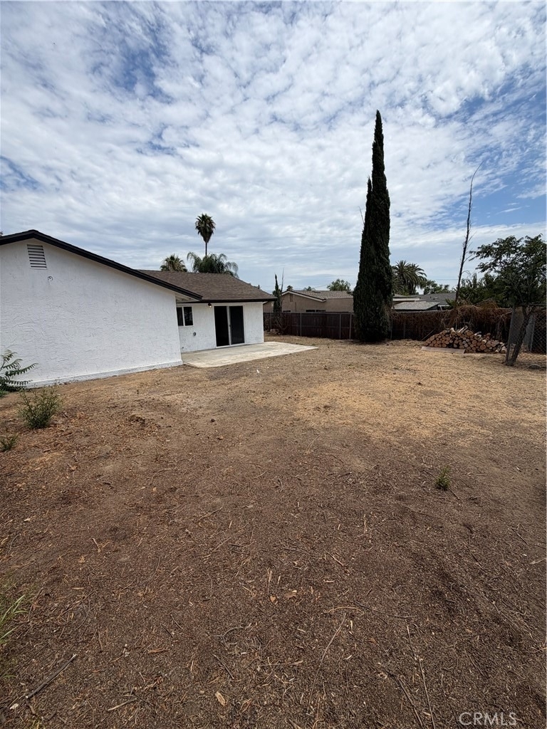 527 W 10th - Photo 13