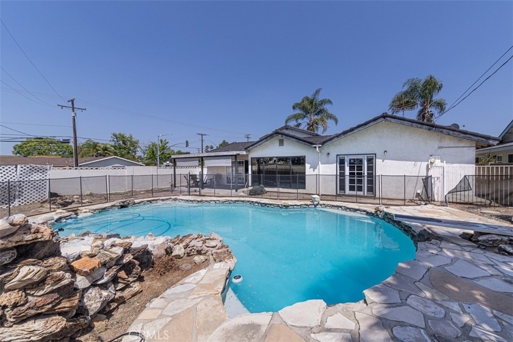1688 N Shaffer Street - Photo 32