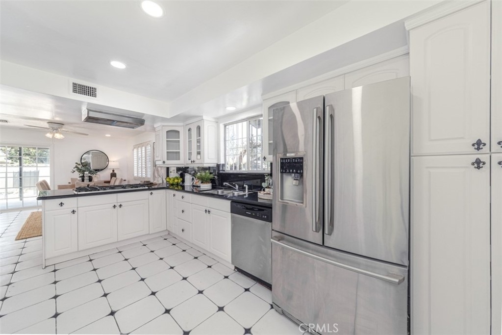 1688 N Shaffer Street - Photo 12
