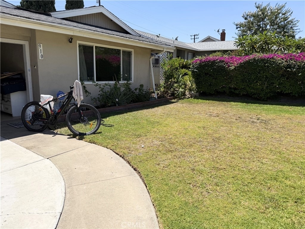 910 Orangewood - Photo 1