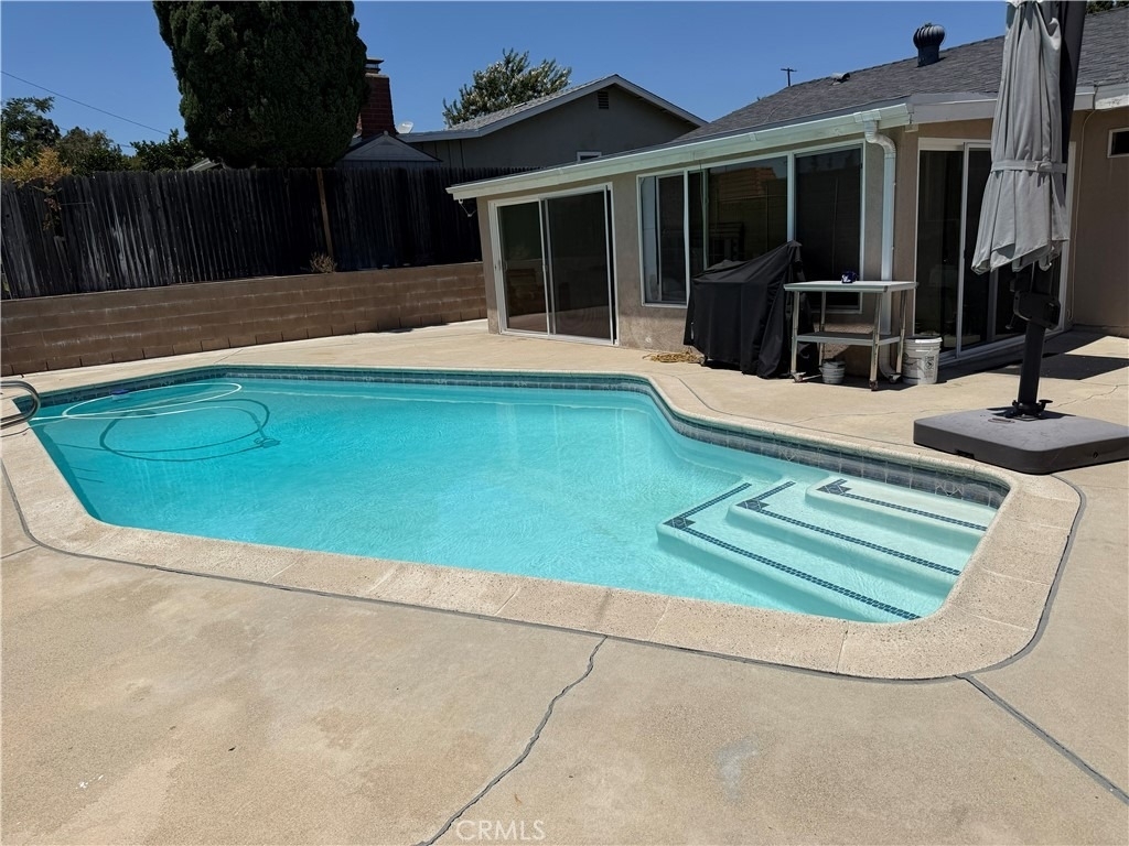910 Orangewood - Photo 0
