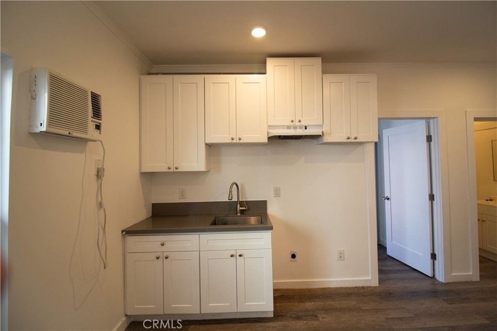 1411 Burlington Avenue - Photo 1