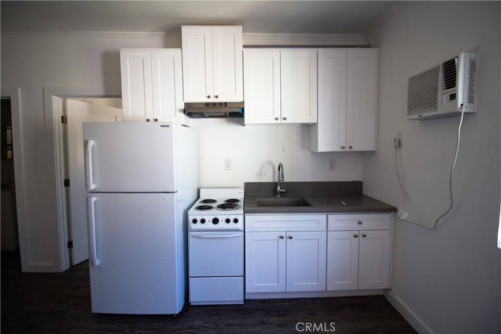 1411 Burlington Avenue - Photo 2