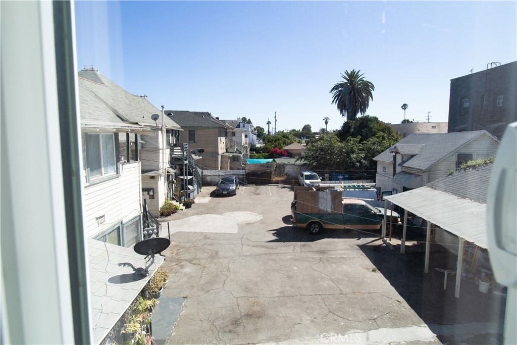 1411 Burlington Avenue - Photo 5